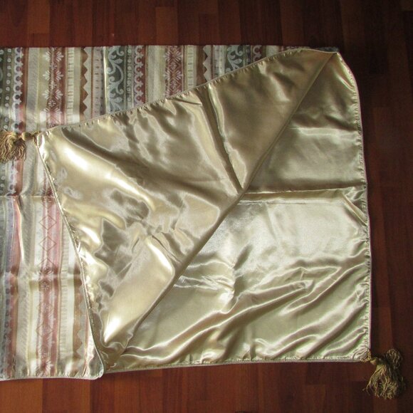 Satin and Jacquard Decorative Throw - Custom Made - Picture 3 of 10
